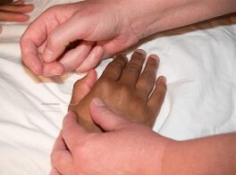 "Hegu" (L.I.4), the most important distal point for clearing the lower sinuses. Interestingly, the point on the right hand treats the left lower sinus and vice versa. Ask your acupuncturist why this is the case.